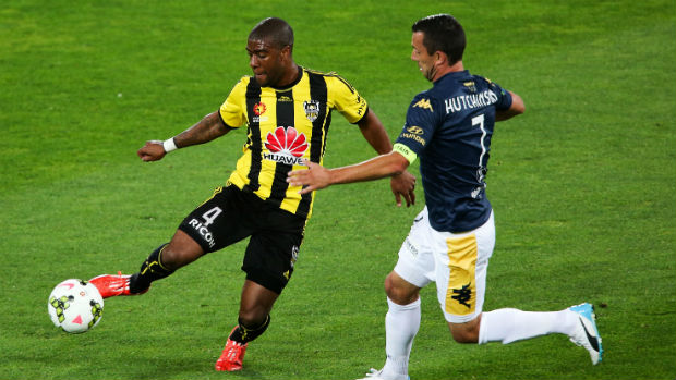 Roly Bonevacia has re-signed for Wellington Phoenix for a further two seasons.