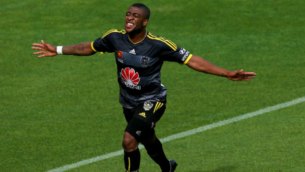 Wellington Phoenix midfielder Roly Bonevacia scored a brace against the Wanderers on Sunday.