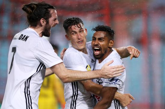 Wellington Phoenix Steal The Show Against Wanderers
